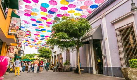 paraguas de colores en Tlaquepaque Jalisco