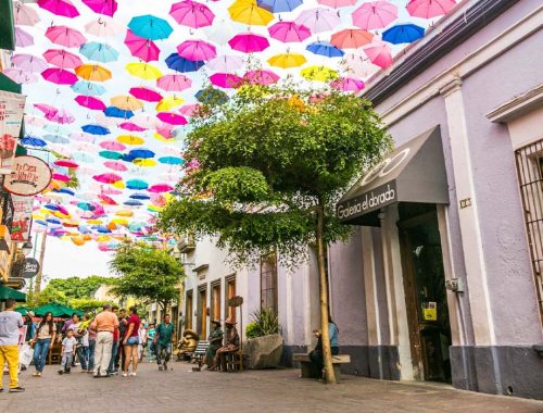 paraguas de colores en Tlaquepaque Jalisco