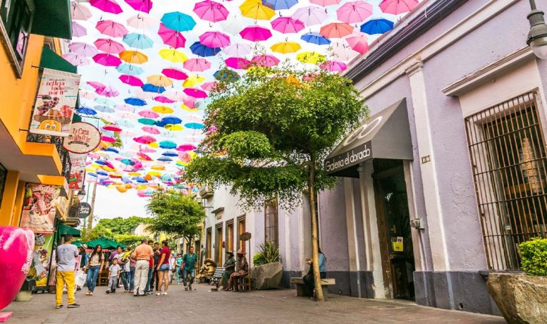 paraguas de colores en Tlaquepaque Jalisco