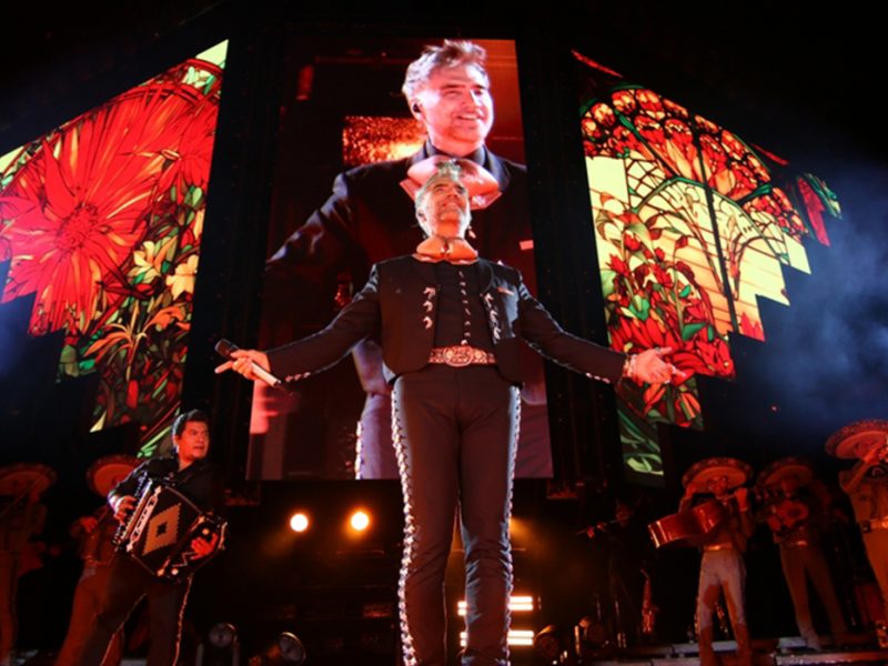 Alejandro Fernández in Concert